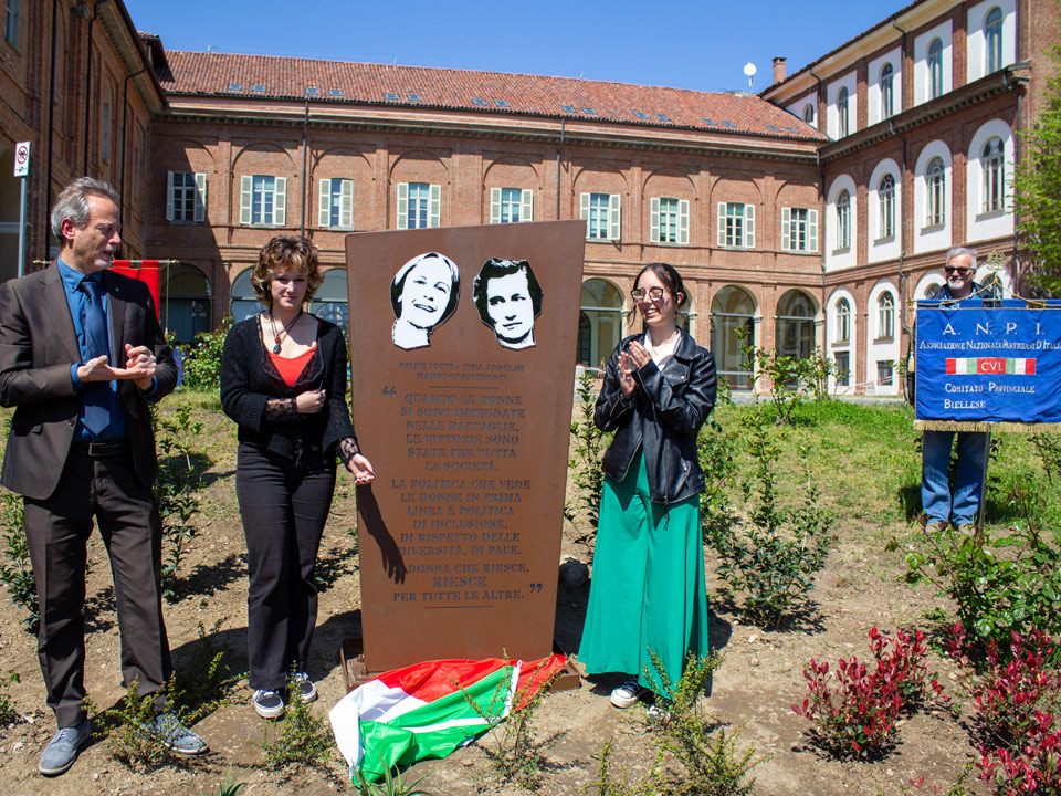 Inaugurazione-monumento-donne.jpg