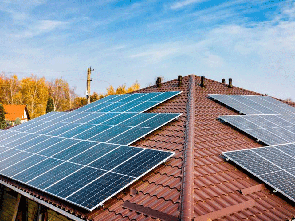 Tetti fotovoltaici pannelli solari