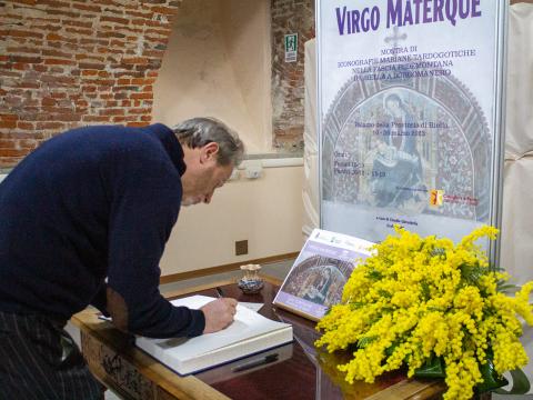 Prosegue al Cantinone la mostra Virgo materque